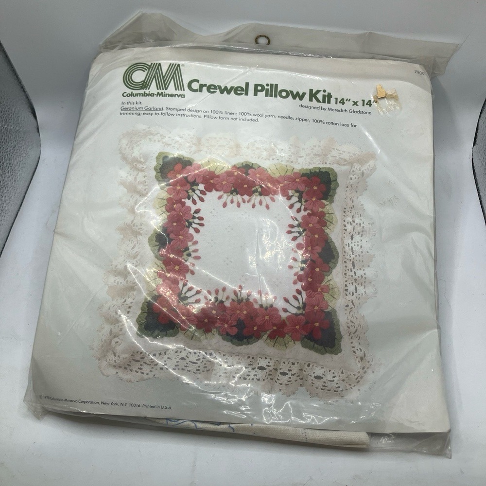 ColumbiaMinerva Craft Kit 14x14 Natural Geranium Garland Embroidery Lace Vintage